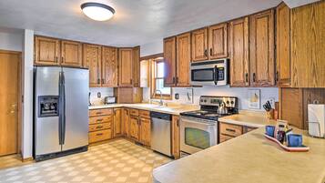 House (3 Bedrooms) | Interior