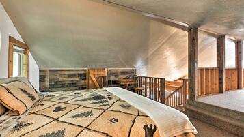 House (6 Bedrooms) | Interior