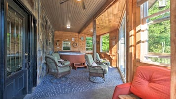 House (6 Bedrooms) | Interior