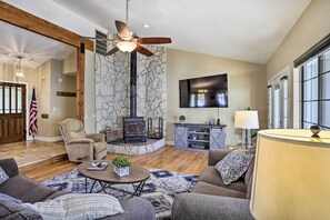 House (3 Bedrooms) | Interior