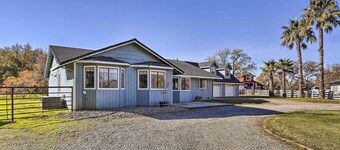 Updated Cottonwood Home w/ Patio & Fire Pit!