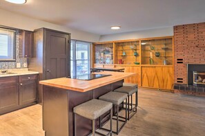 Apartment (3 Bedrooms) | Interior - Sleek Deadwood Getaway < 1 Mi to Downtown! (Deadwood)