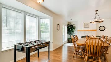 House (5 Bedrooms) | Interior