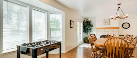 House (5 Bedrooms) | Interior