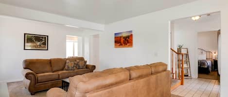 House (5 Bedrooms) | Interior