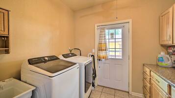 ุงูู
ูุดุฃุฉ ู
ู ุงูุฏุงุฎู