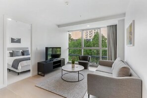 Smart TV, table football, books - Modern Apartment in the Heart of the City with Free Parking (Auckland)