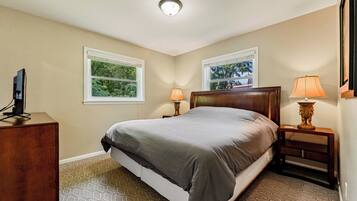 2 chambres, bureau, fer et planche Ă repasser, lit parapluie