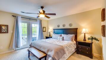2 bedrooms, desk, Internet, bed sheets