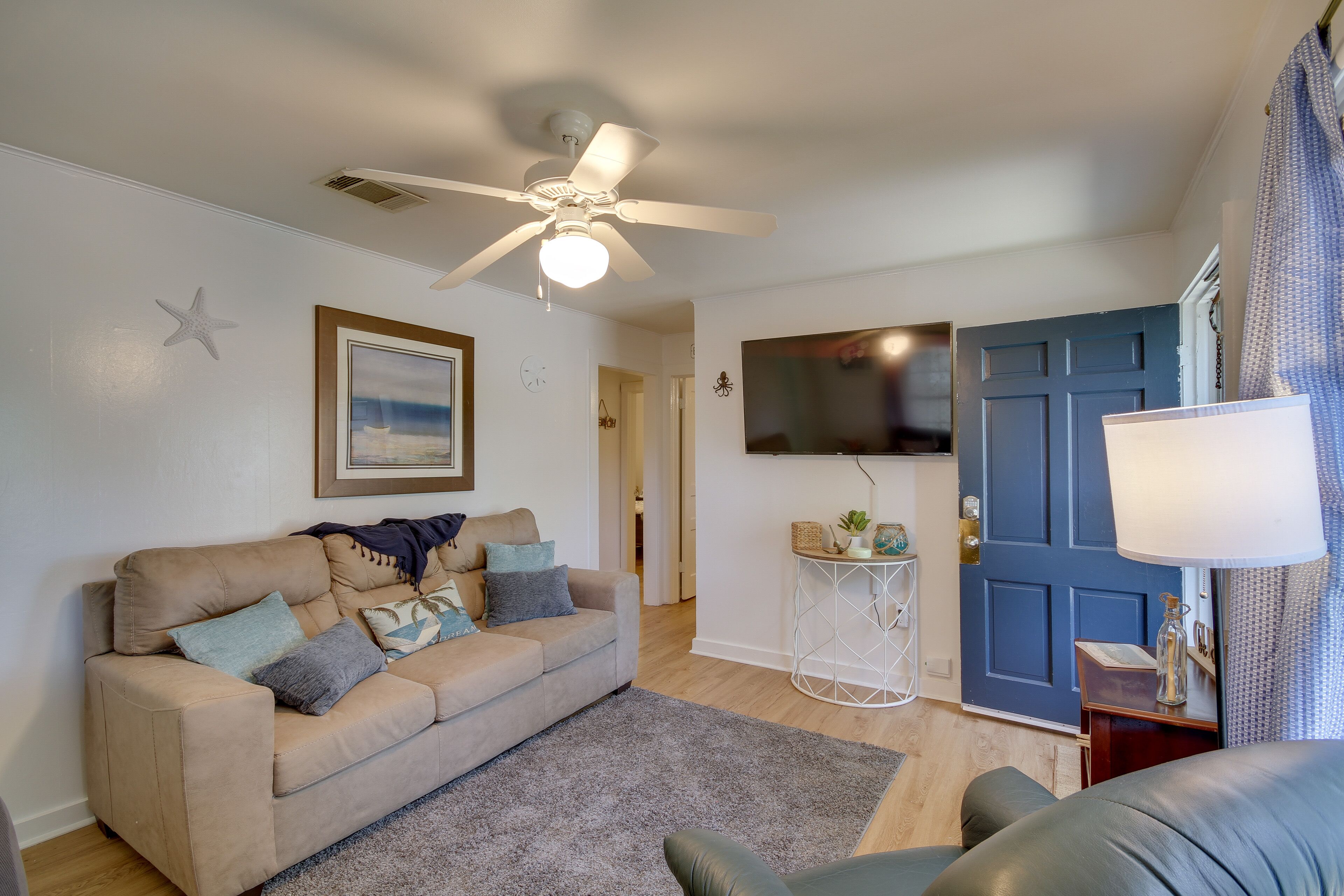 Pet-Friendly Retreat in Gulfport < 1 Mi to Beach!