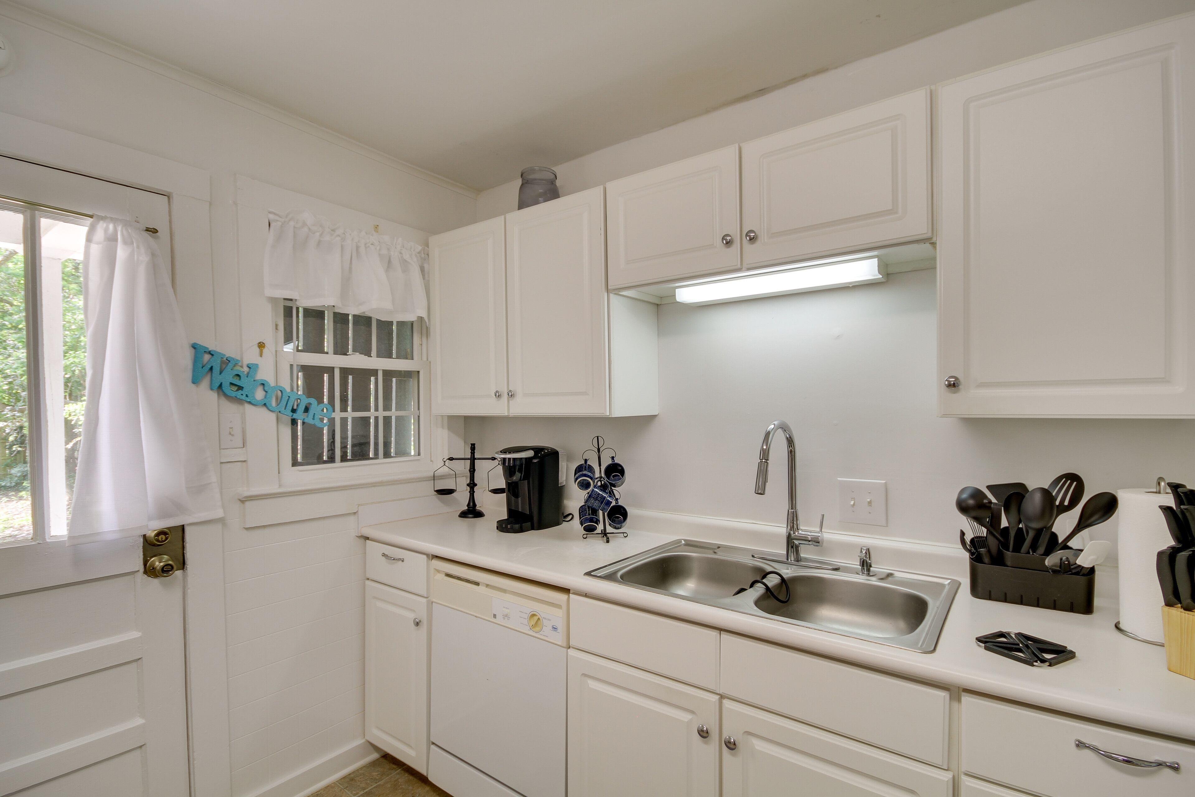 Pet-Friendly Retreat in Gulfport < 1 Mi to Beach!