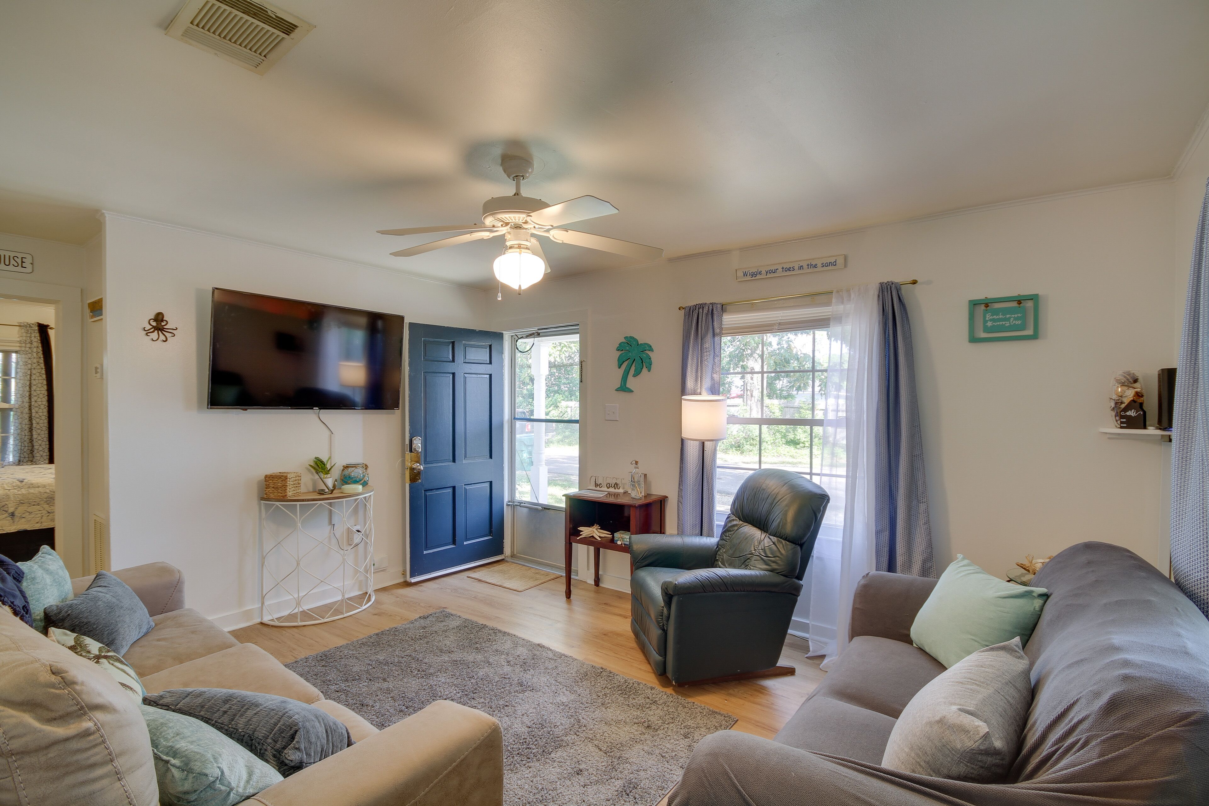 Pet-Friendly Retreat in Gulfport < 1 Mi to Beach!