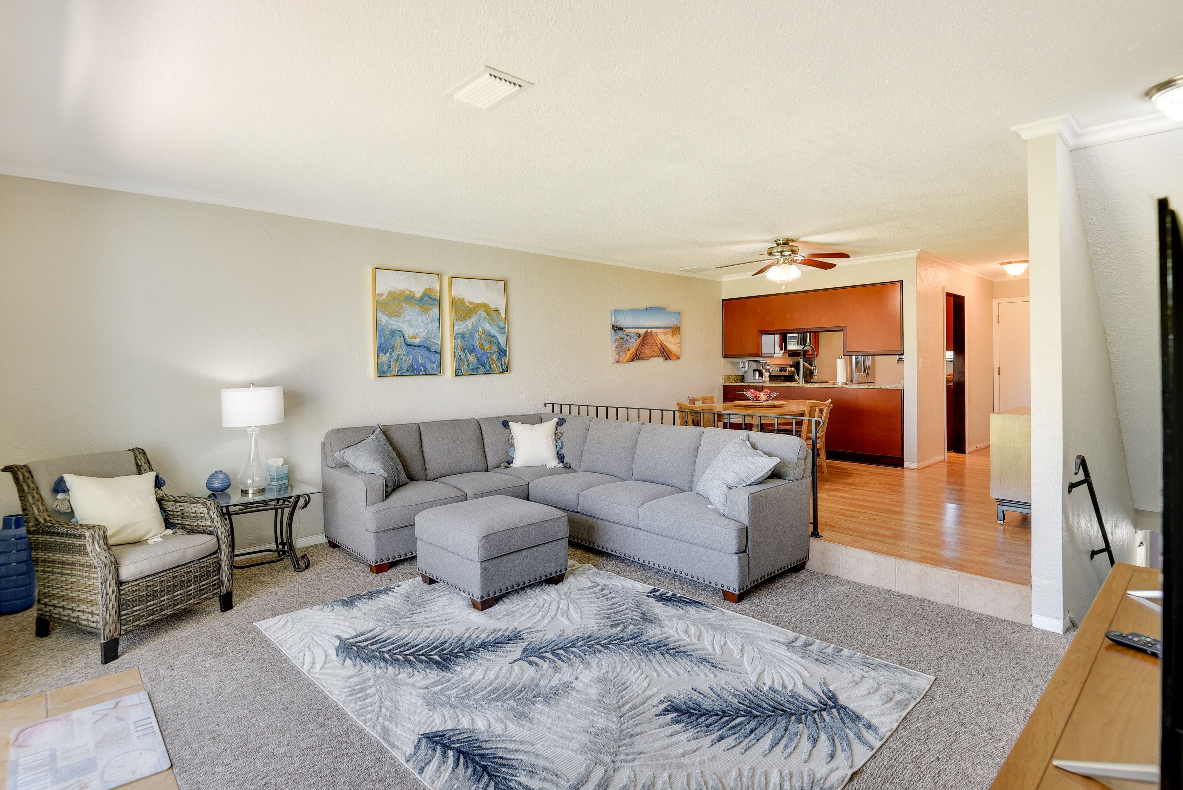 Florida Getaway - Balconies, Grill & Near Beaches!