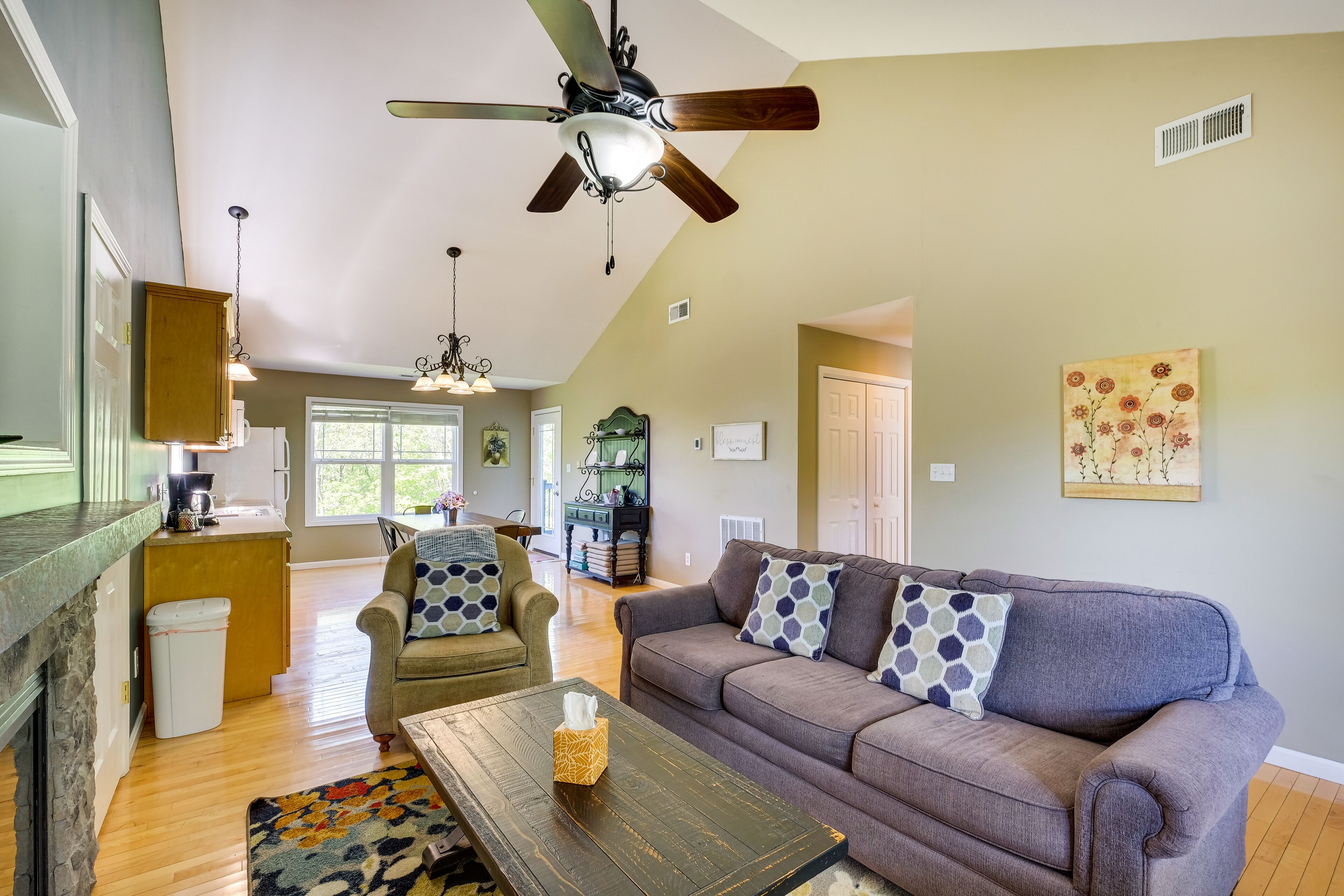 Cozy Resort-Style Escape on Taylorsville Lake!