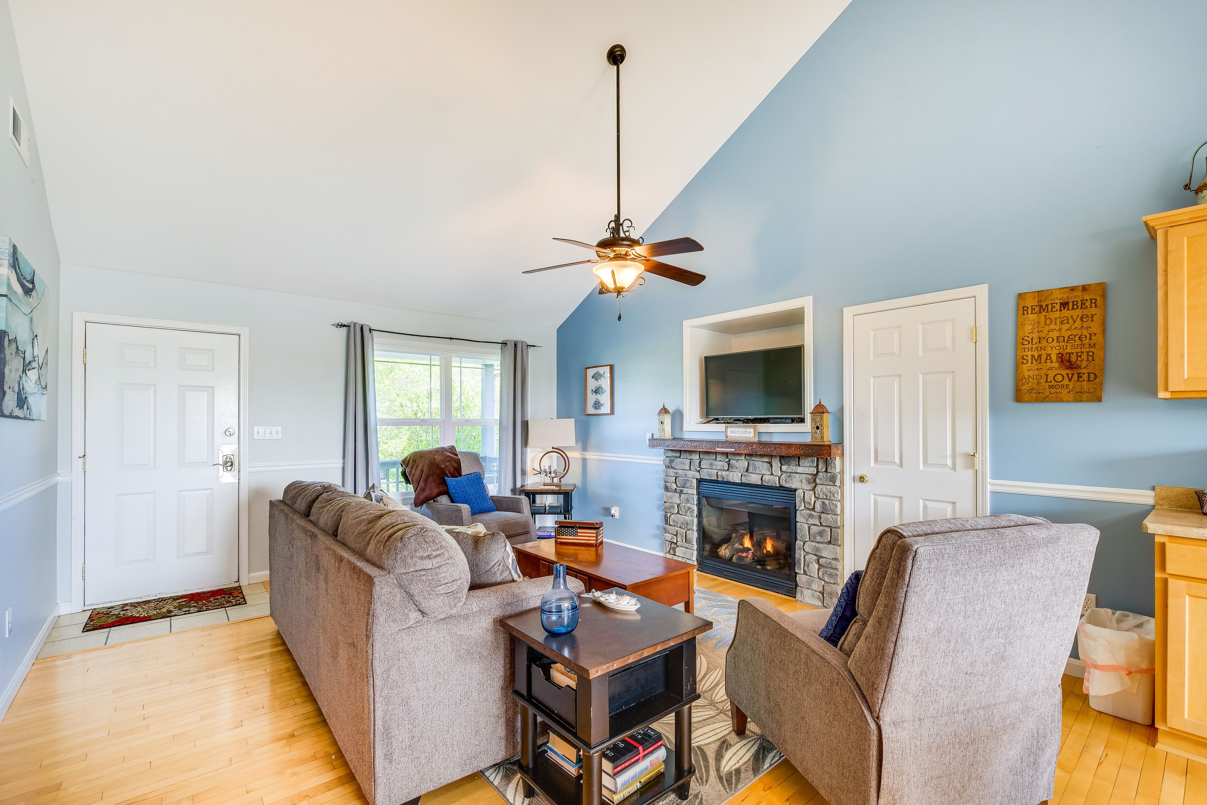 Cozy Cottage in Taylorsville: Hot Tub & Lake Views