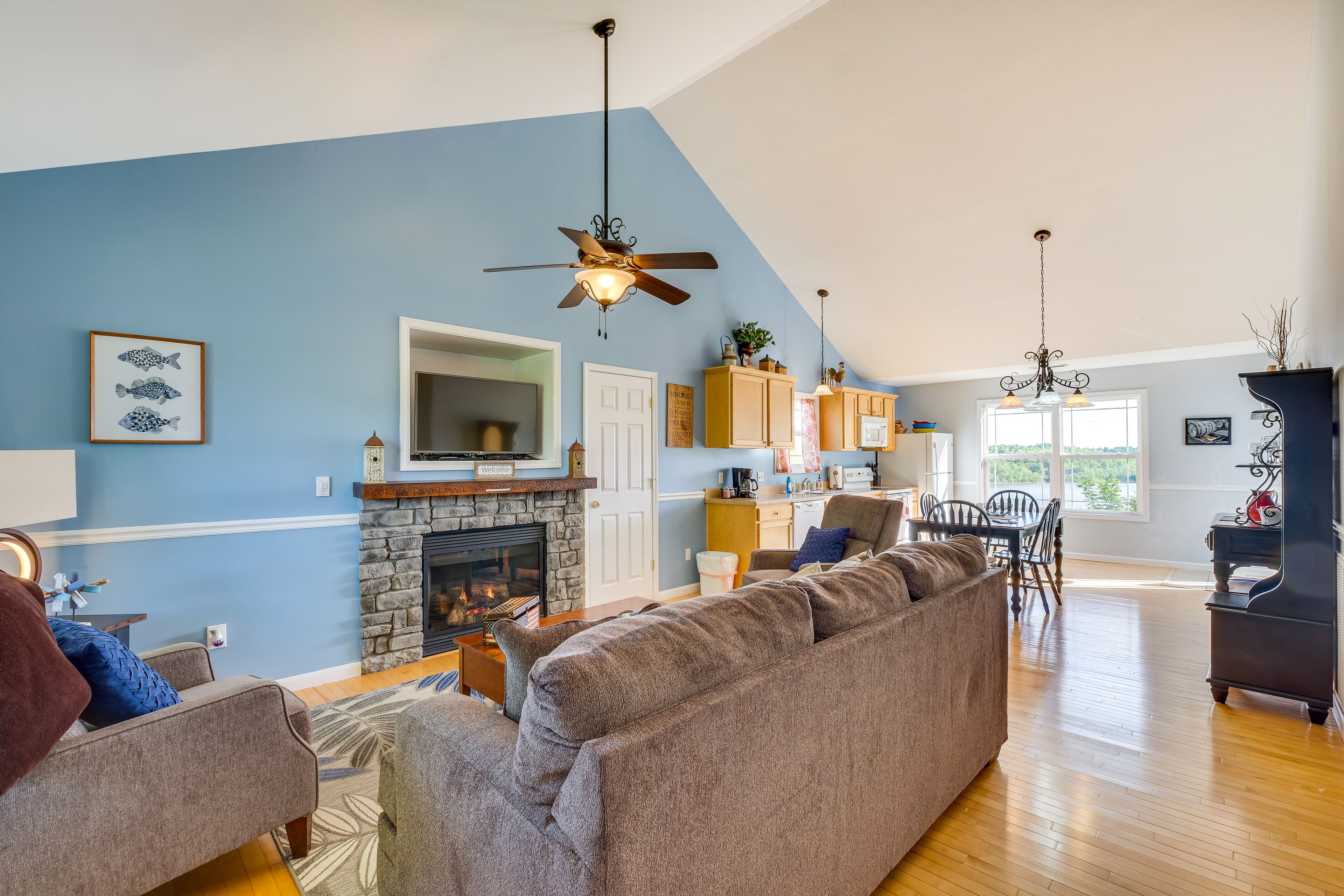 Cozy Cottage in Taylorsville: Hot Tub & Lake Views