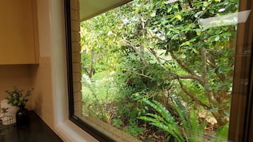 Rumah Comfort | Dapur pribadi | Meja makan