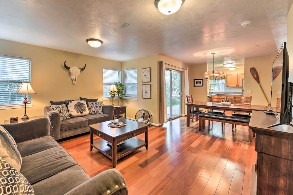 Near Skiing & Hiking: Inviting Retreat in Victor!