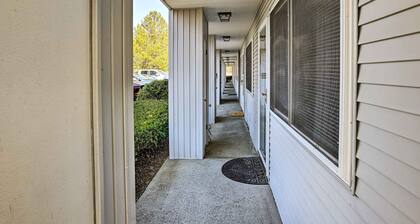 First-floor Hunter Condo < 1 Mi to Slopes!