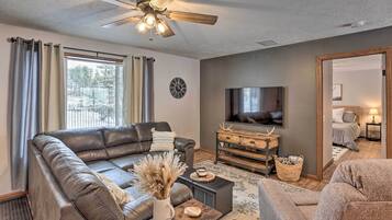 House (4 Bedrooms) | Front of property