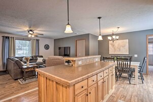 House (4 Bedrooms) | Interior