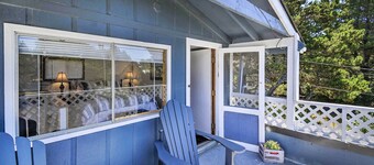 Coastal PNW Gem w/ Hot Tub - Walk to Beach!