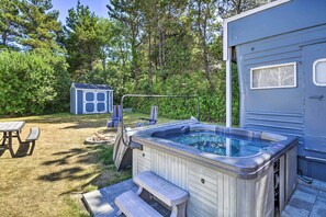Cottage (2 Bedrooms) | Interior - Coastal PNW Gem w/ Hot Tub - Walk to Beach! (Grayland)