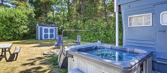 Coastal PNW Gem w/ Hot Tub - Walk to Beach!