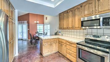 House (3 Bedrooms) | Interior