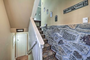 Apartment (3 Bedrooms) | Interior - Beech Mountain Retreat w/ Decks & Mountain Views! (Banner Elk)