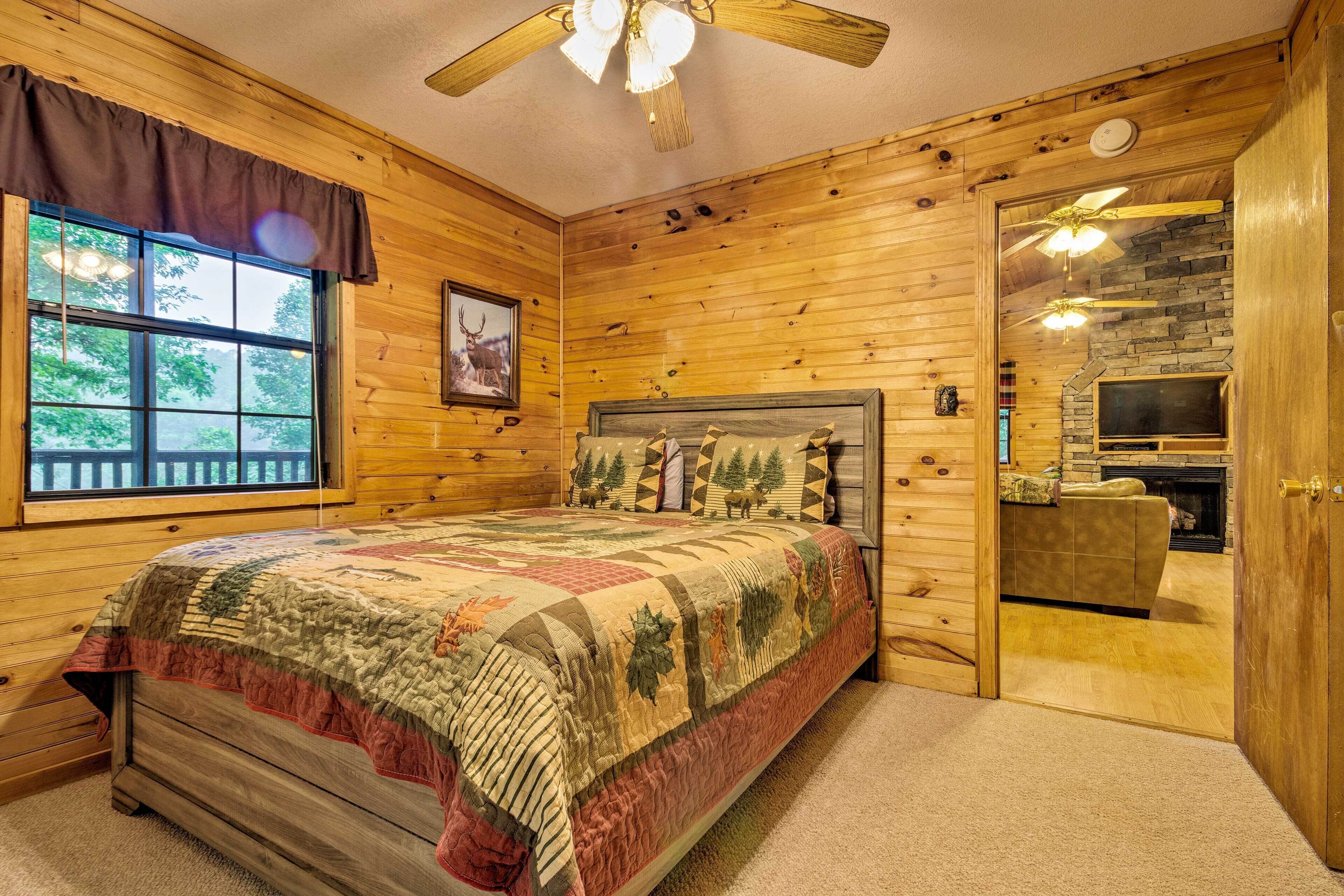 Bryson City Cabin in Smoky Mountains w/ Hot Tub!