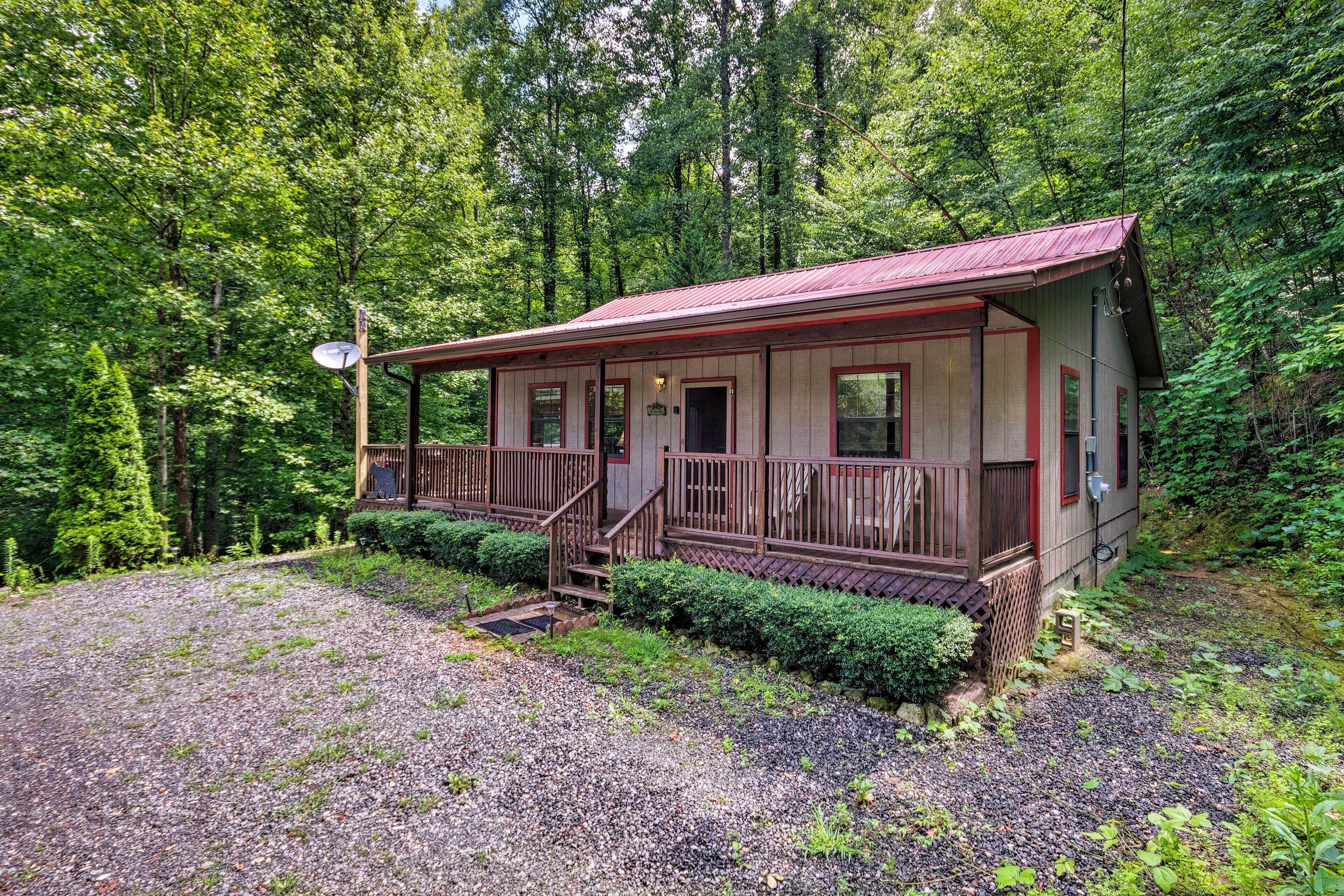 Bryson City Cabin in Smoky Mountains w/ Hot Tub!