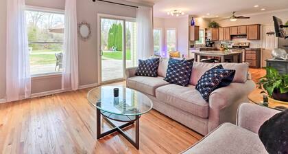 Calm Columbia Haven: Outdoor Pool, Hot Tub!