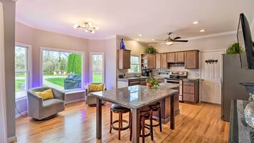 House (5 Bedrooms) | Interior