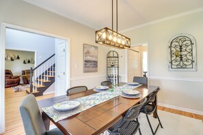 House (5 Bedrooms) | Interior
