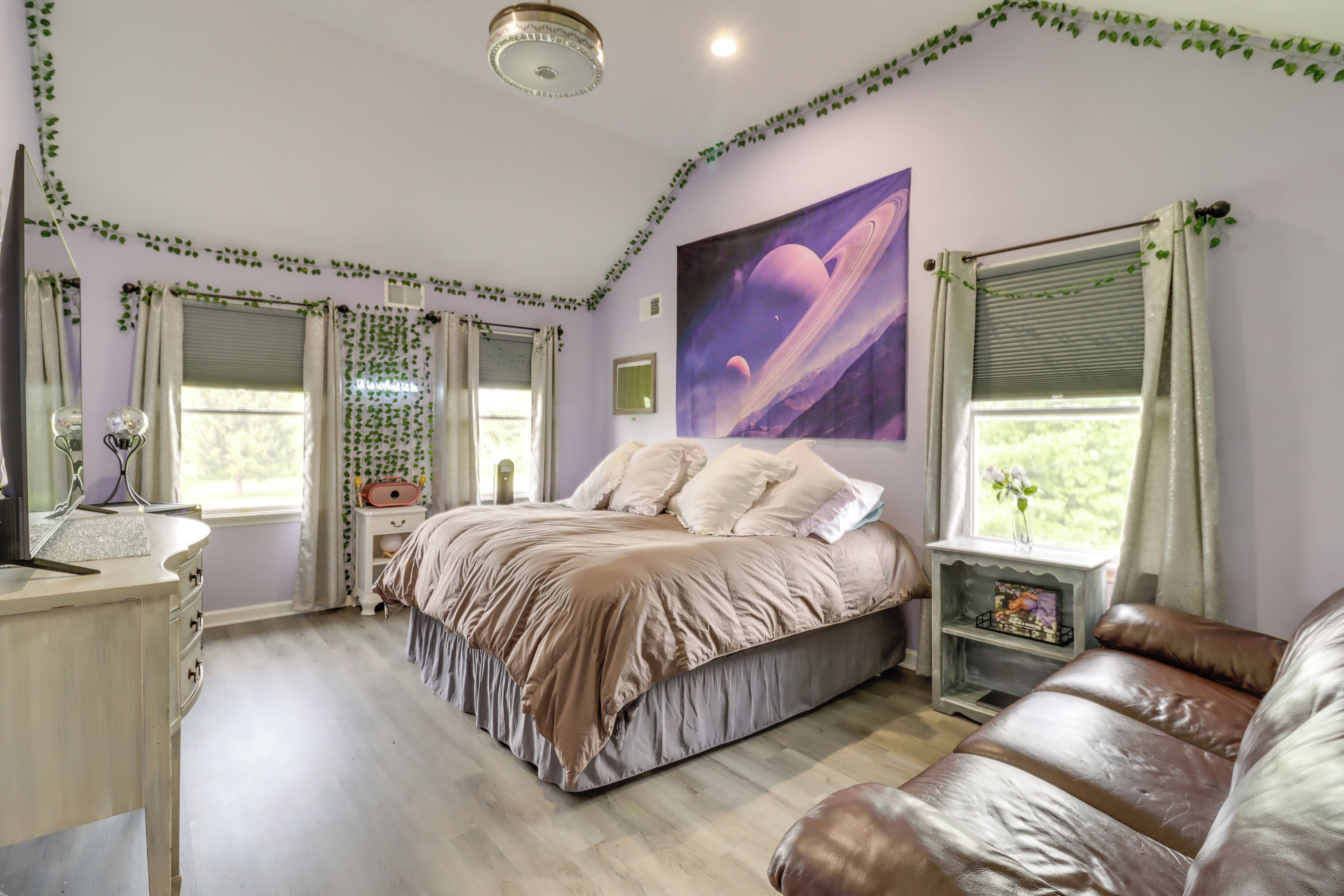 House (5 Bedrooms) | Interior