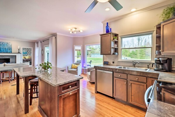 House (5 Bedrooms) | Interior