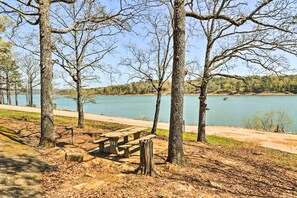 House (2 Bedrooms) | Interior - Charming Home w/ Porch: Walk to Greers Ferry Lake! (Higden)