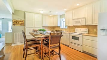 Rumah (2 Bedrooms) | Interior