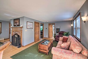 House (3 Bedrooms) | Interior - Charming Saco Home w/ Deck, 5 Mi to Beach! (Saco)