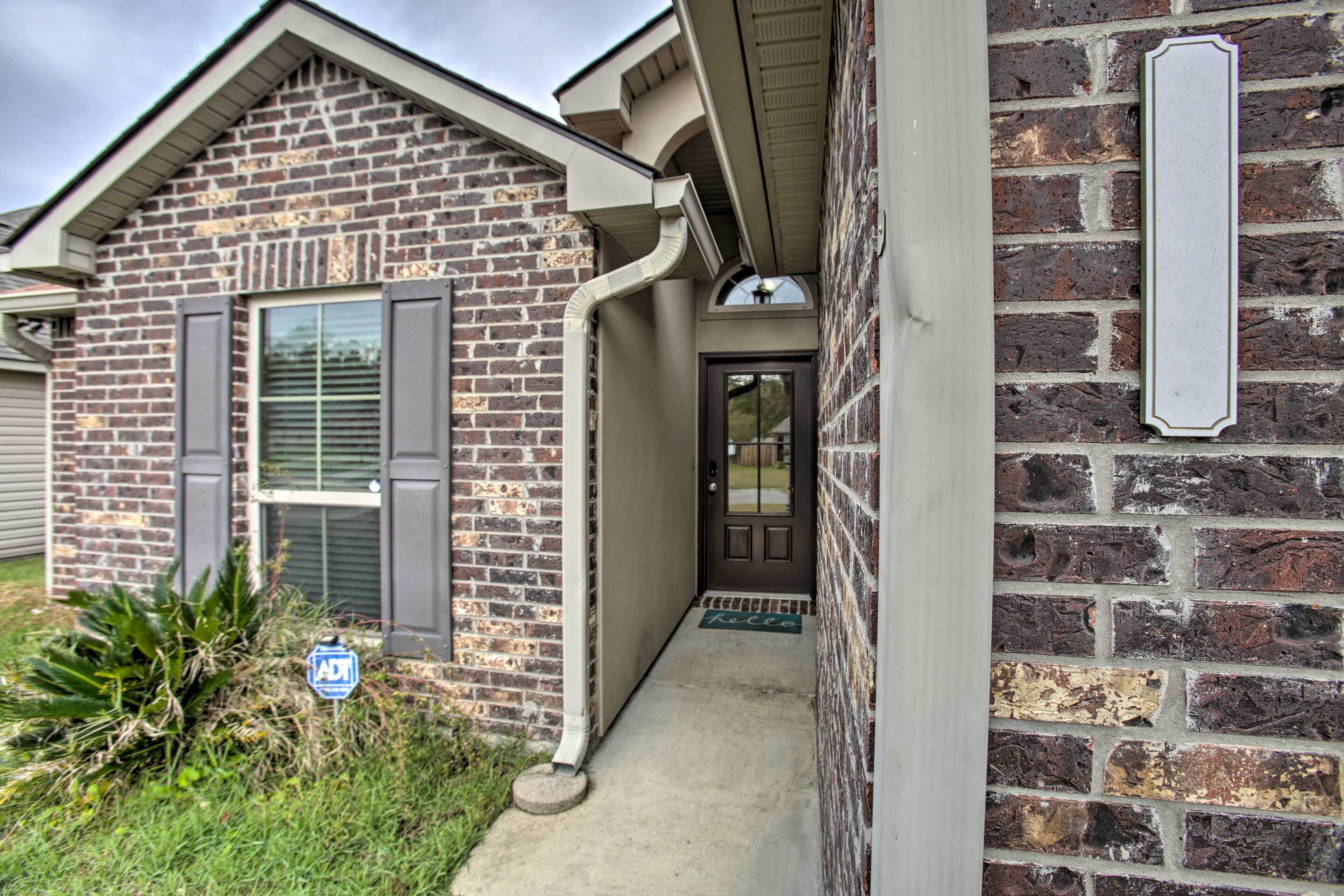 Charming Louisiana Home - 21 Mi to Lsu!