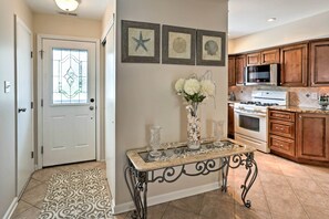 Apartment (3 Bedrooms) | Interior - Brigantine Townhome Near Beaches & AC Casinos (Brigantine)