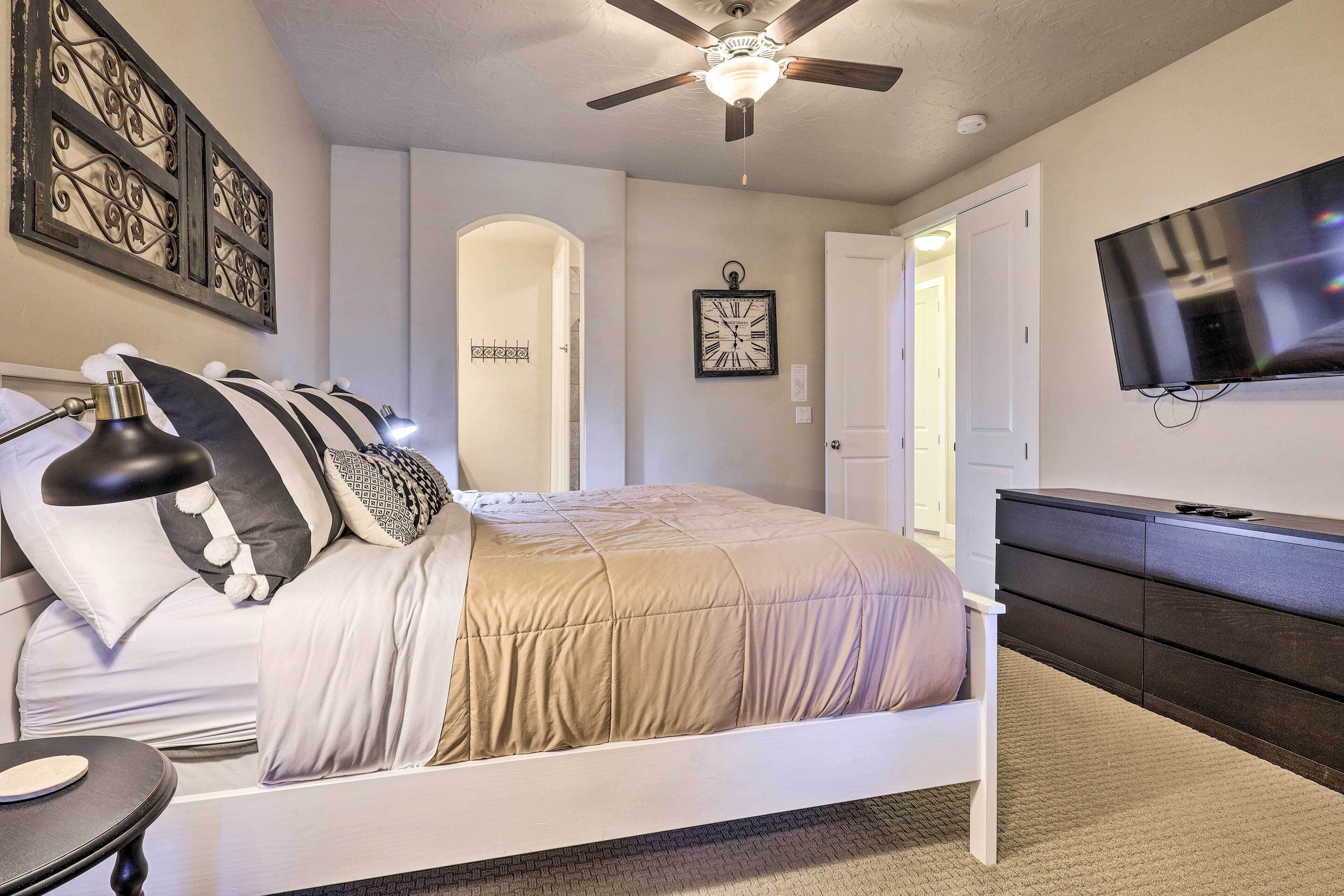 Bright Washington Condo: Near Parks & Trails!