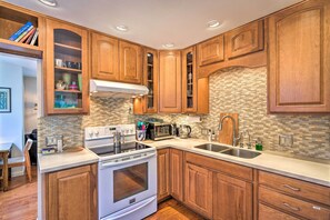 House (2 Bedrooms) | Private kitchen
