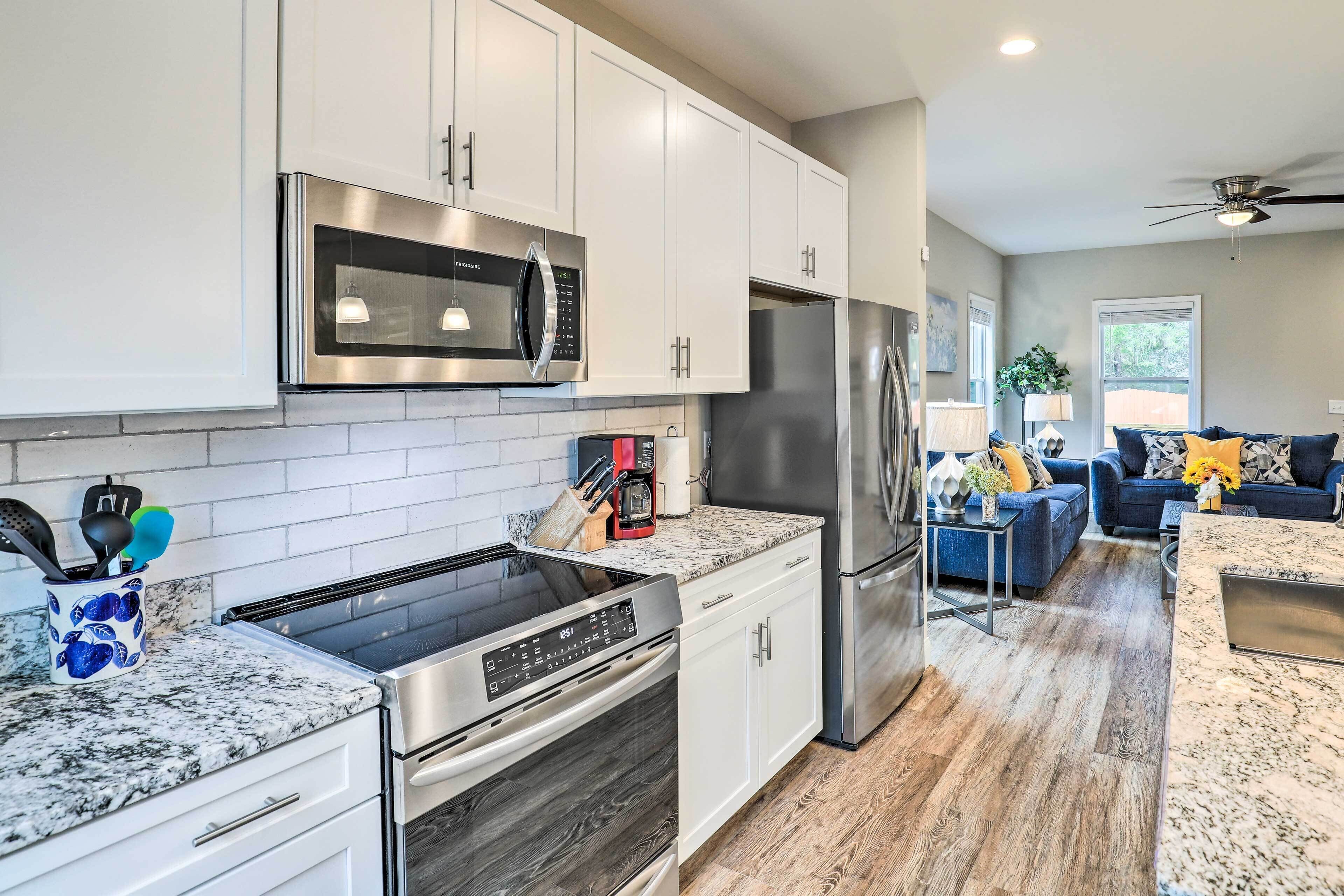 Contemporary Home 8 Mi to Downtown Asheville!