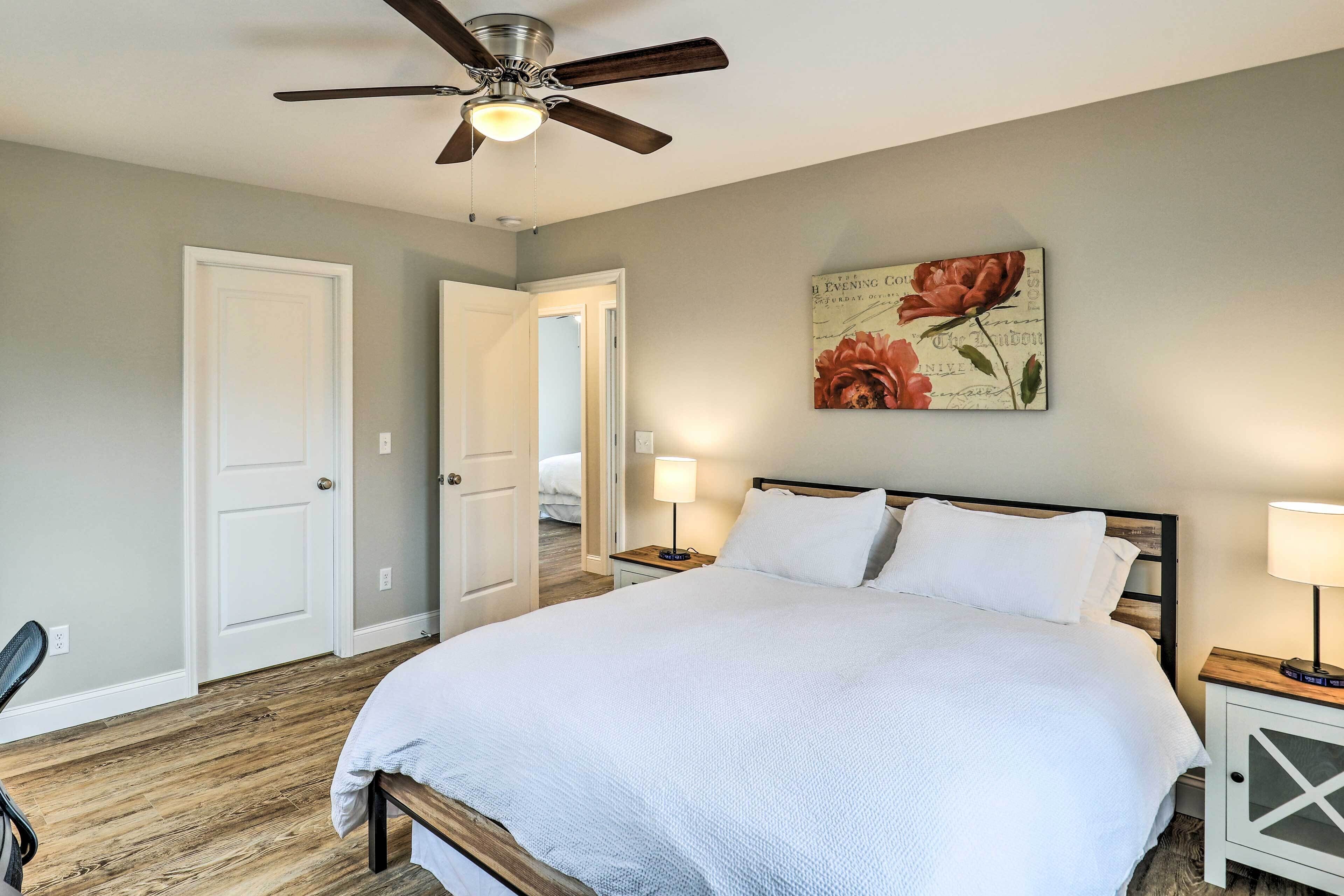 Contemporary Home 8 Mi to Downtown Asheville!