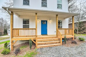 House (3 Bedrooms) | Interior - Modern Candler Home w/ Deck & Yard! (Candler)