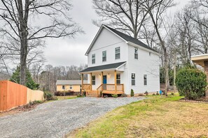 House (3 Bedrooms) | Interior - Modern Candler Home w/ Deck & Yard! (Candler)