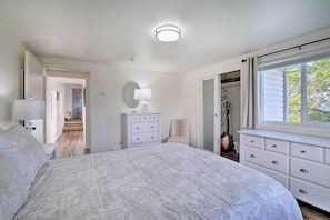 House (3 Bedrooms) | Interior - North Bend Home w/ Cornhole Court & Putting Green (North Bend)