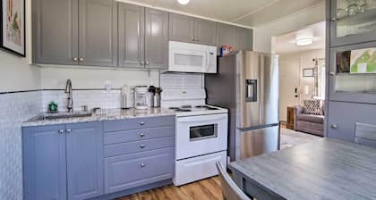 North Bend Home w/ Cornhole Court & Putting Green